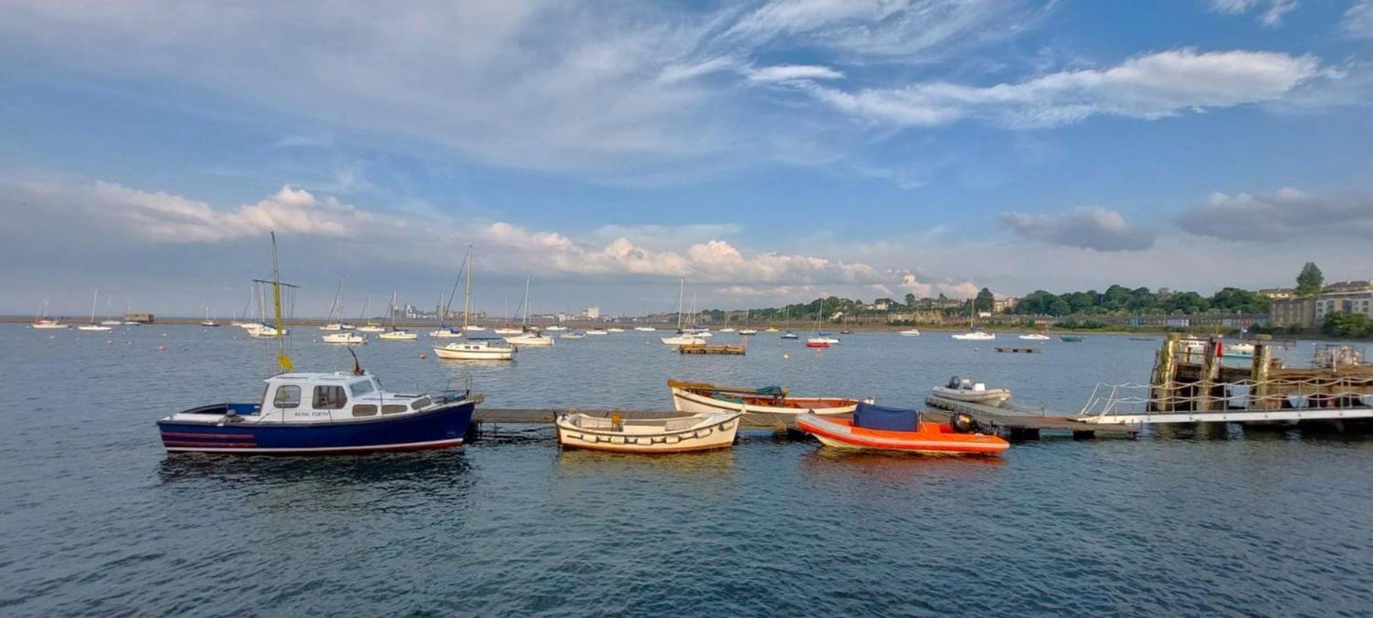 Lovely Sea Rooms, Easy Access To Centre & Airport Единбург Екстериор снимка