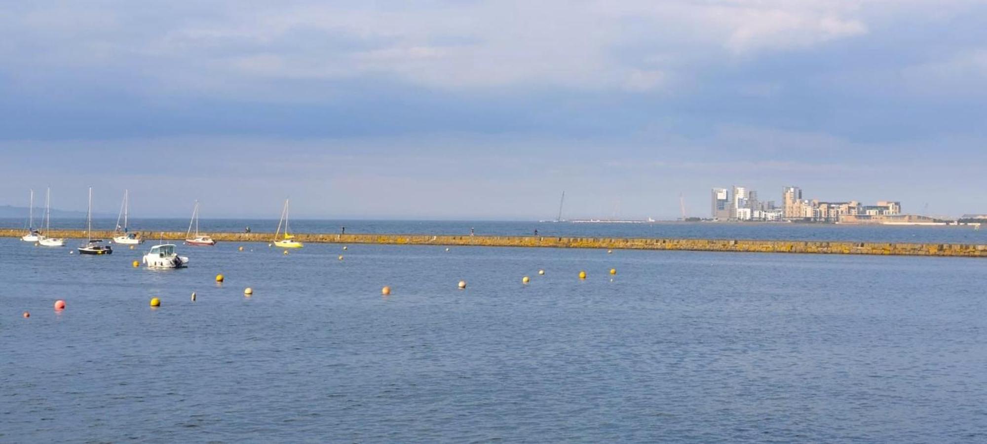 Lovely Sea Rooms, Easy Access To Centre & Airport Единбург Екстериор снимка