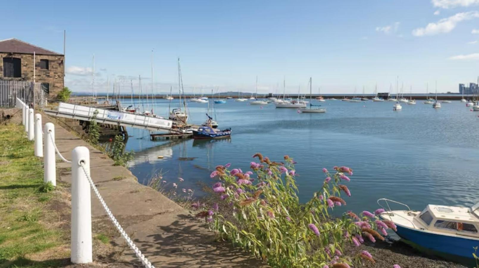 Lovely Sea Rooms, Easy Access To Centre & Airport Единбург Екстериор снимка
